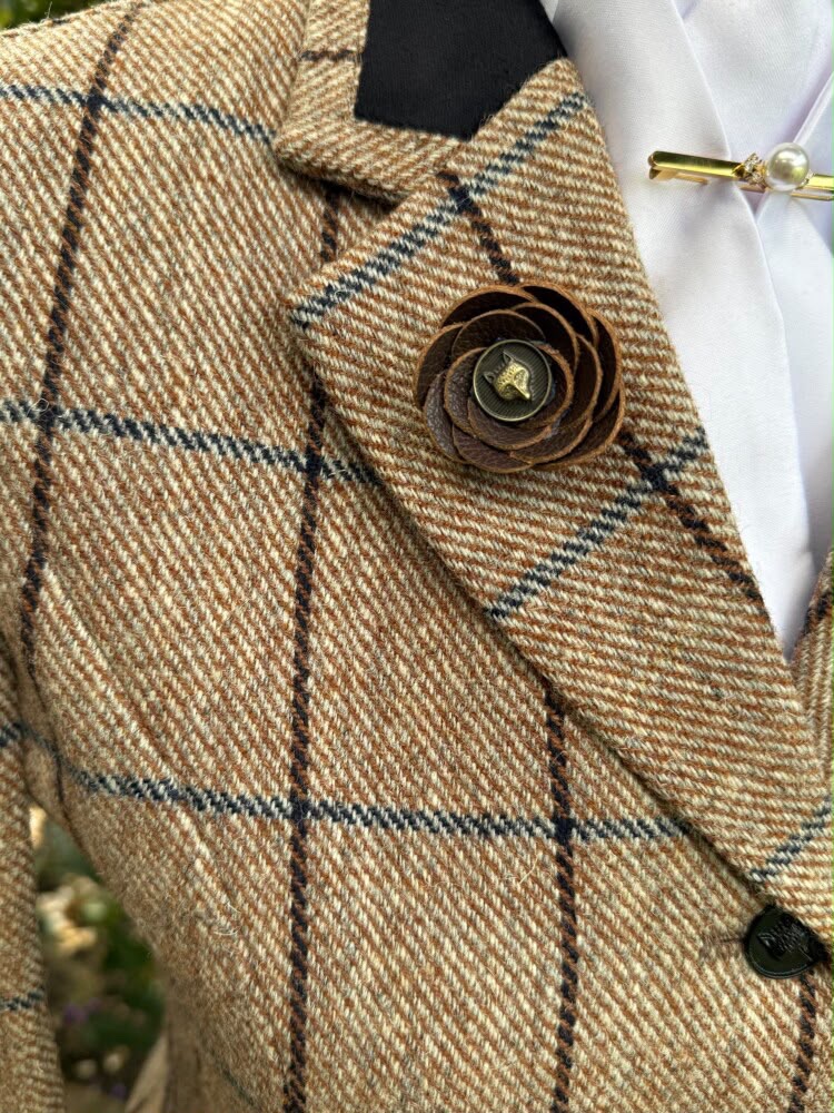 Brown Fox Lapel Pin